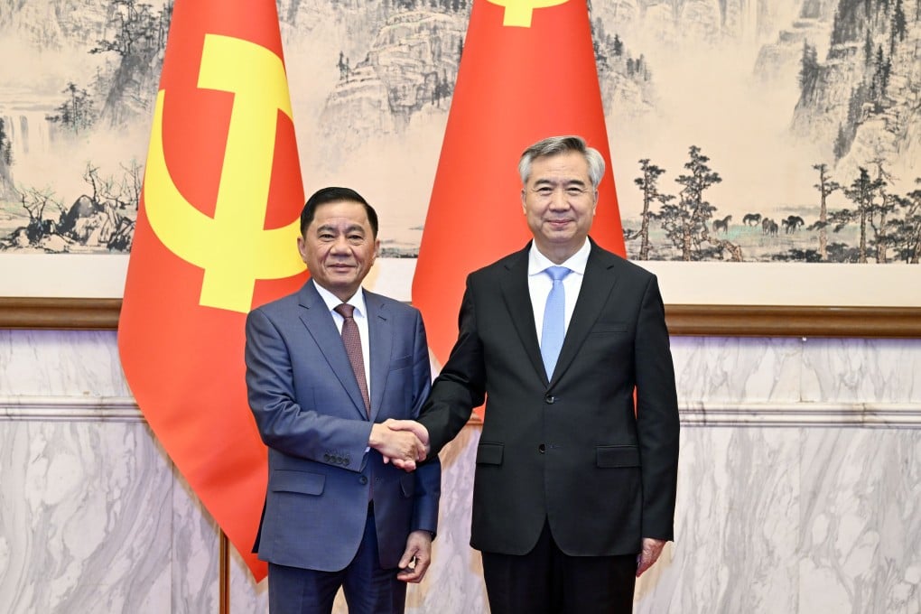 Li Xi (right), head of China’s Central Commission for Discipline Inspection, said Beijing is willing to “deepen cooperation in anti-corruption multilateral mechanisms” as he held talks with his Vietnamese counterpart, Tran Cam Tu (left), in Beijing on Monday. Photo: Xinhua