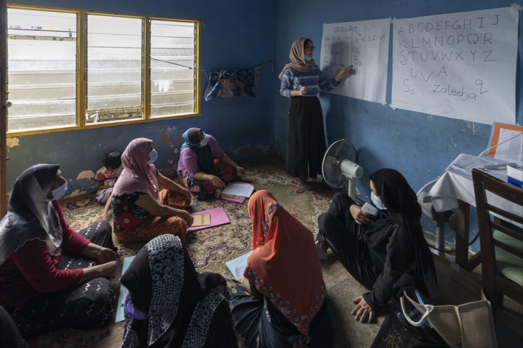 A volunteer teacher gives a basic English lesson to Muslim Rohingya refugees at a slum on the outskirts of Kuala Lumpur in 2020. Currently, Malaysian law bars registered refugees from accessing formal employment. Photo: AP