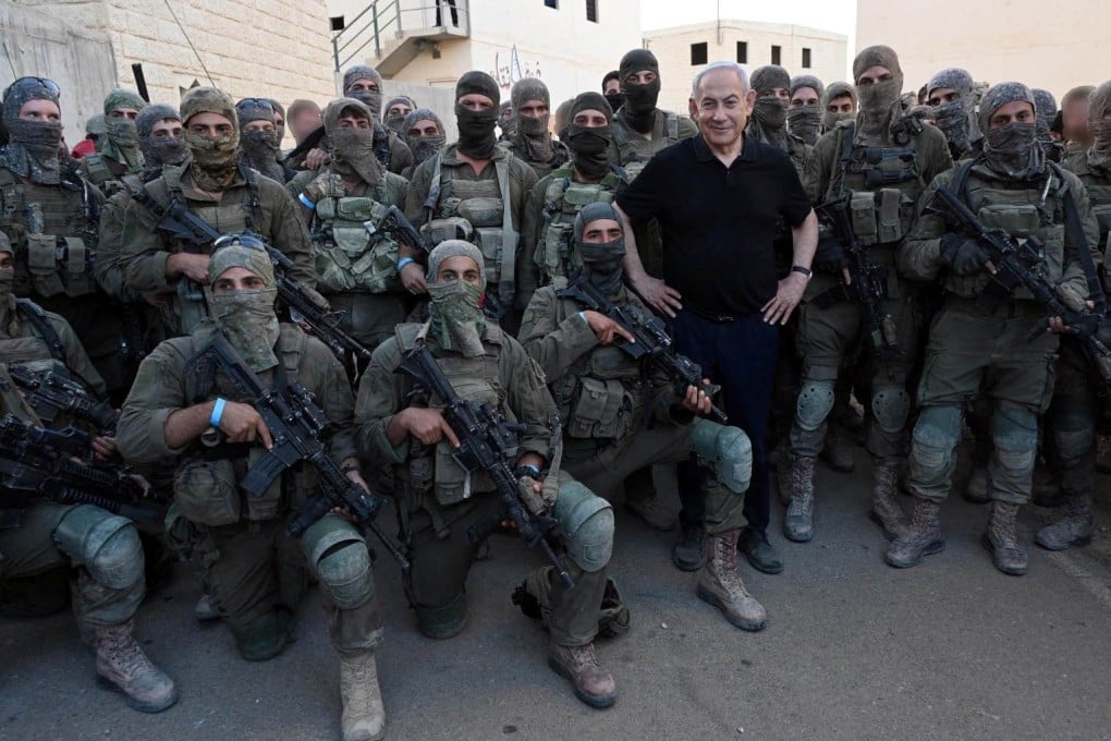 Israeli Prime Minister Benjamin Netanyahu poses with soldiers at an army base in Tze’elim, Israel, on November 7. Photo: Reuters