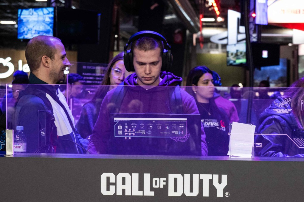 Visitors play Call of Duty: Modern Warfare 3 (2023), the newest instalment in the now 20-year-old franchise, during the Paris Games Week fair in France on November 1, 2023. Photo: AFP