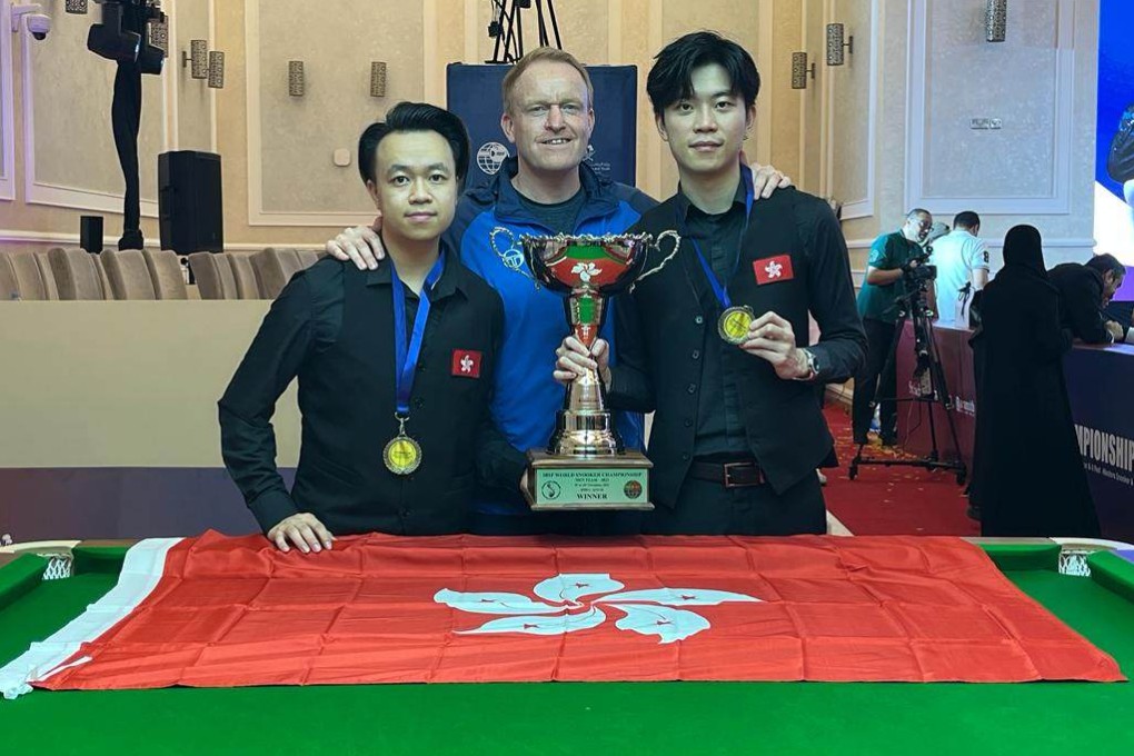 Cheung Ka-wai (right) and Chang Yu-kiu pose with head coach Wayne Griffiths (centre). Photo: Handout