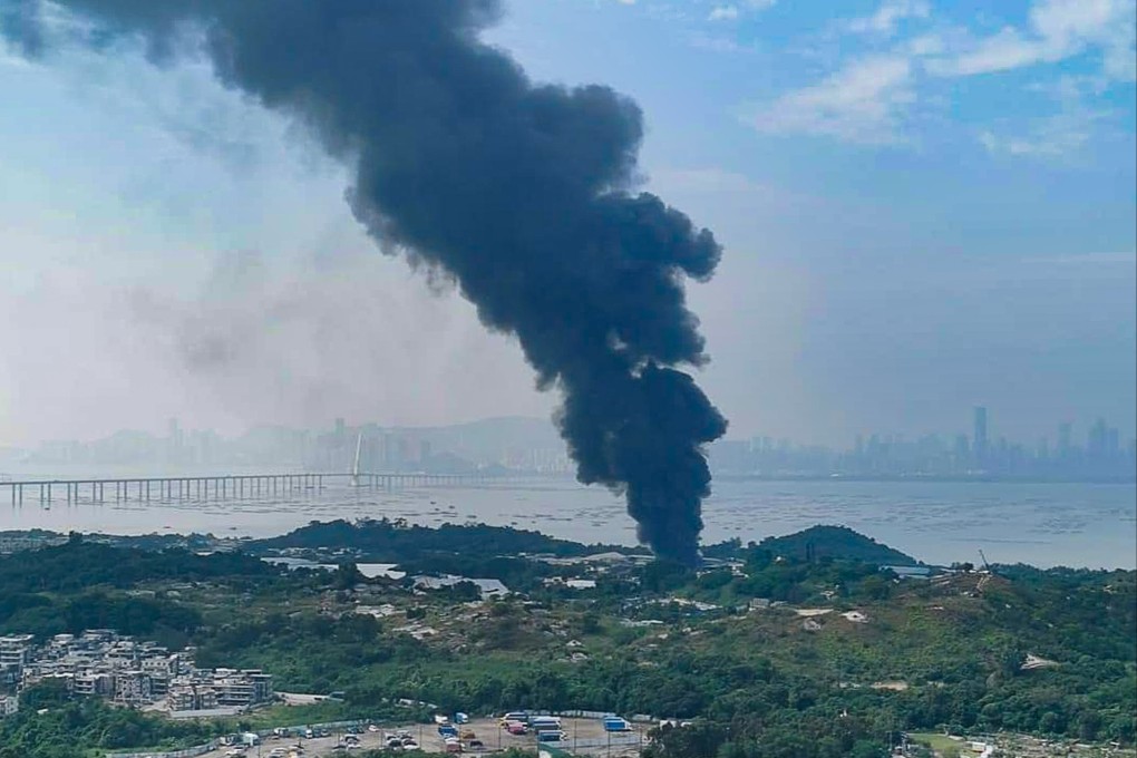 The fire in the New Territories sends dark smoke billowing into the sky. Photo: Facebook/Tamera Sin