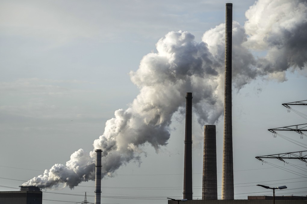 Emissions rise from a coking plant of German steel producer Thyssenkrupp Steel Europe in Duisburg, Germany, on October 11, 2023. Photo: AP