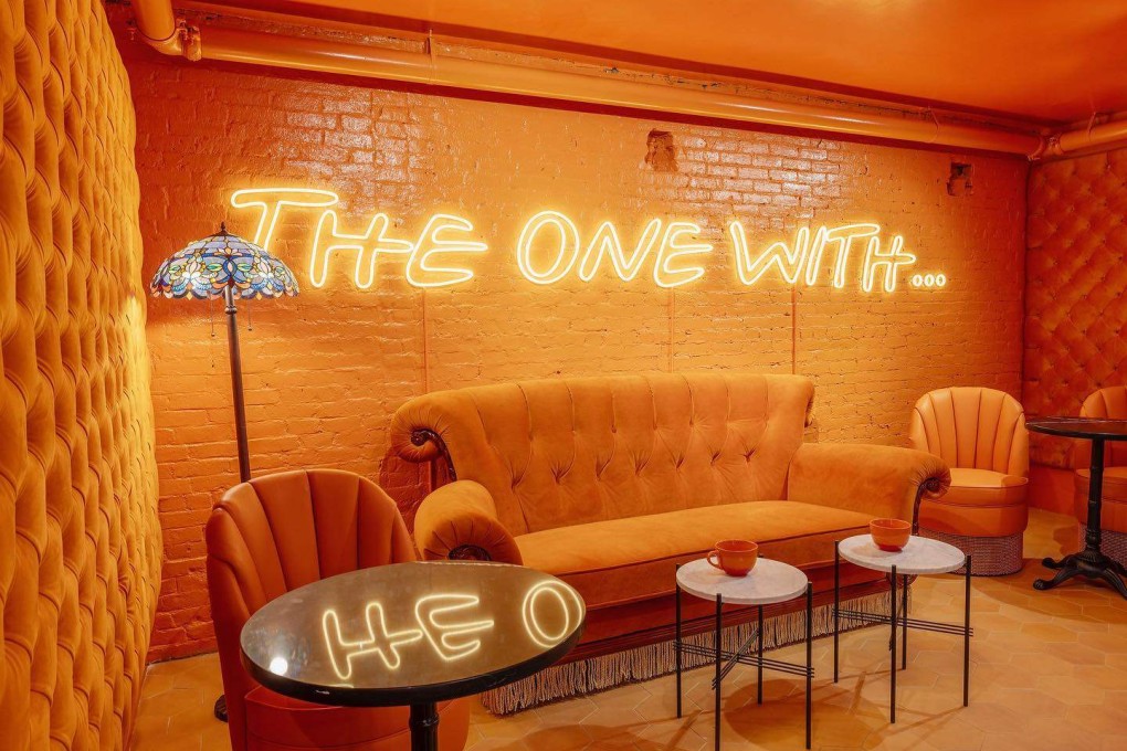 The Central Perk coffee shop in Boston in the United States, a tribute to the “Friends” sitcom whose main characters hung out at Central Perk, has opened, and features a replica of the orange sofa from the long-running show. Instagram / @centralperk