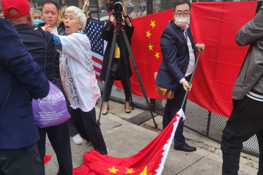Hundreds of protesters supporting China and a small number of critics of Beijing’s policies yelled competing slogans, drowned each other out with blaring speakers and on at least one occasion brawled with fists and flags in front of the hotel where President Xi Jinping is staying during this week’s Asia Pacific Economic Cooperation summit in San Francisco. Photo: Mark Magnier
