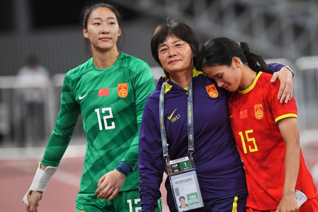 China coach Shui Qingxia (centre), consoles Chen Qiaozhu (right) after a Group B AFC Women’s Olympic Asian Qualifying game against South Korea. Photo: Xinhua