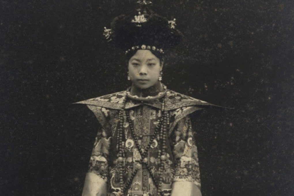Erdet Wenxiu was chosen as Aisin Gioro Puyi’s secondary wife just before she turned 13. After years of trials and tribulations – including serving China’s last emperor divorce papers – she was buried in a pauper’s grave.