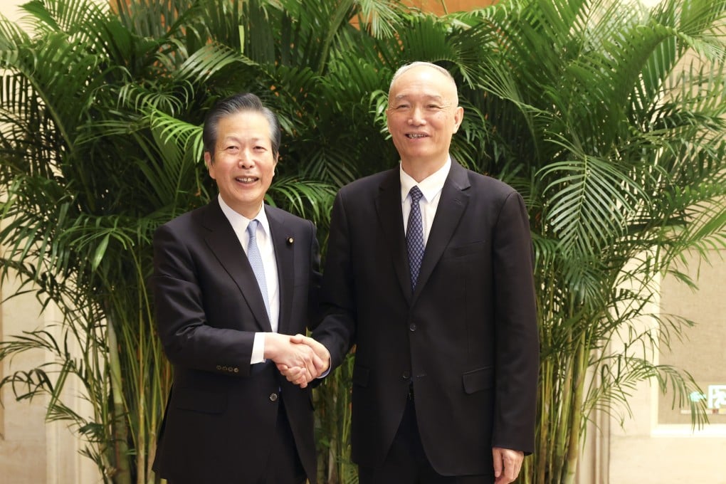 High ranking Chinese official Cai Qi (right), met a delegation led by Natsuo Yamaguchi, leader of Japan’s ruling coalition partner, the Komeito Party, in Beijing on Wednesday. Photo: Xinhua