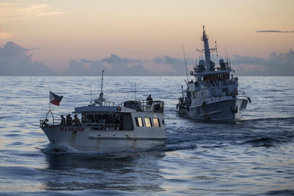 A Philippine boat on a resupply mission to the BRP Sierra Madre manoeuvres past a Chinese coastguard ship near the Second Thomas Shoal in the disputed South China Sea on November 10. Photo: Bloomberg