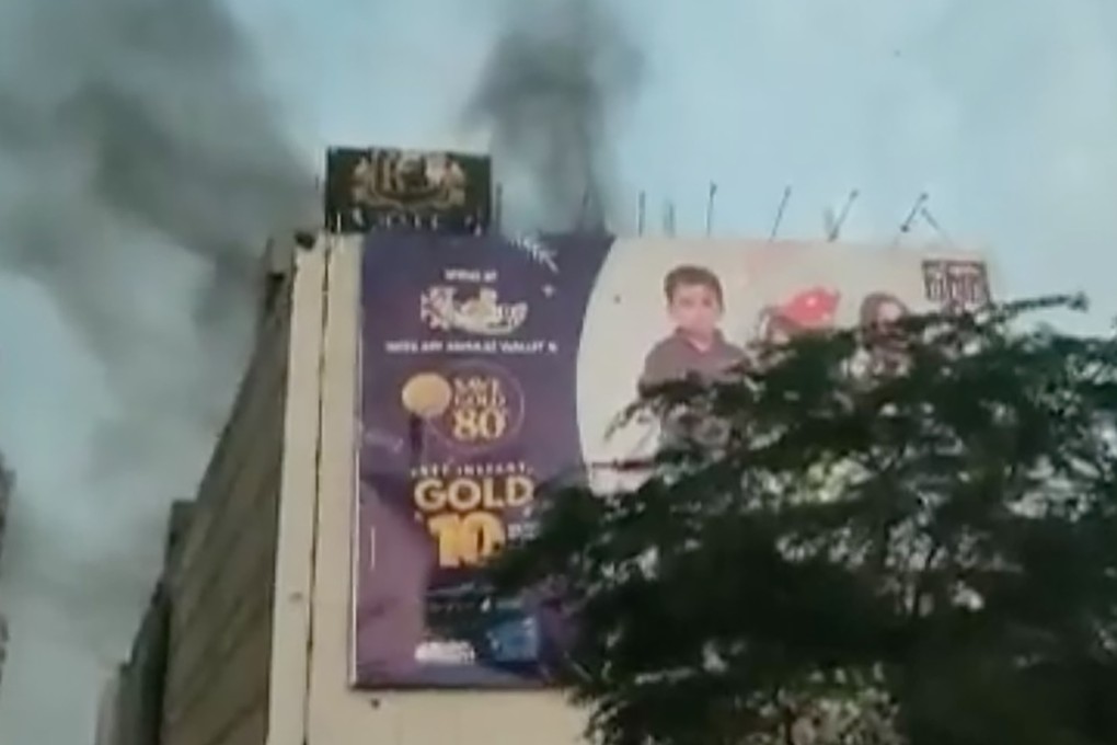 A screenshot from a video shows black smoke after a fatal fire broke out in a multi-storey shopping centre in Pakistan’s biggest city, Karachi, on Saturday. Photo: X/@khi_alerts