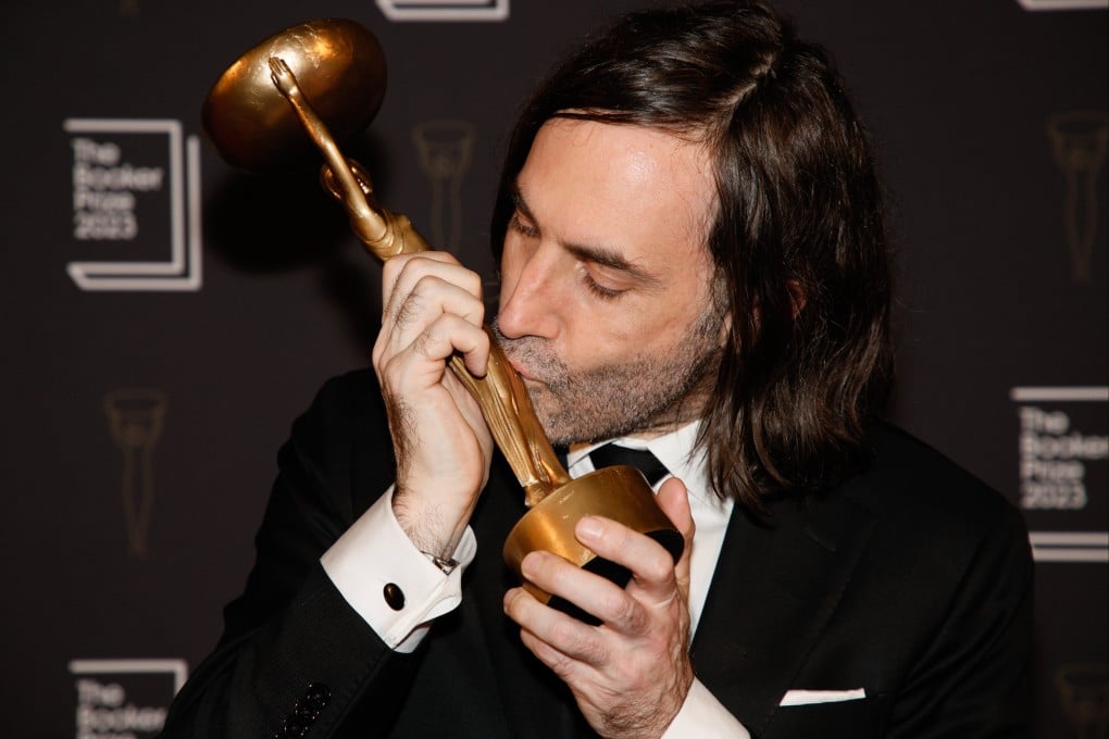 Paul Lynch, author of ‘Prophet Song’, poses with the 2023 Booker Prize. Photo: EPA-EFE