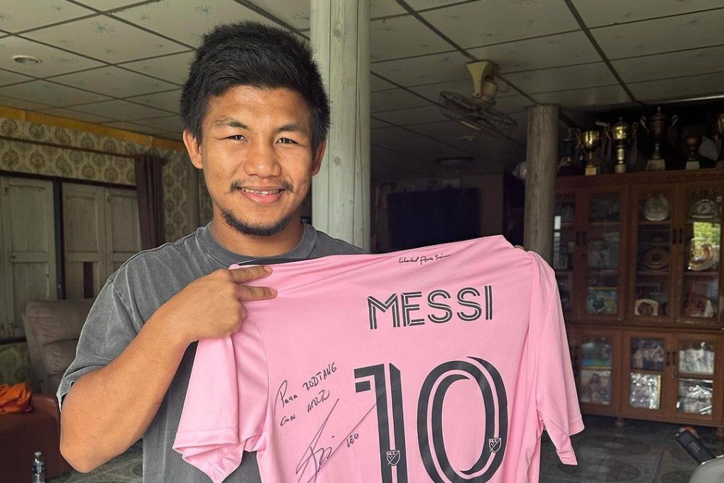 Rodtang Jitmuangnon shows off his signed Lionel Messi shirt. Photo: Instagram/@rodtang_jimungnon
