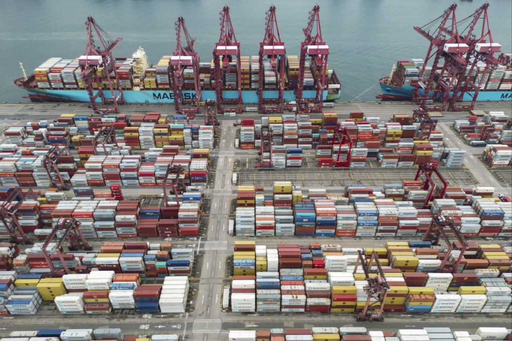 The value of goods sold abroad rose to HK$379.9 billion in October, with imports increasing by 2.6 per cent to HK$405.6 billion. Photo: Dickson Lee
