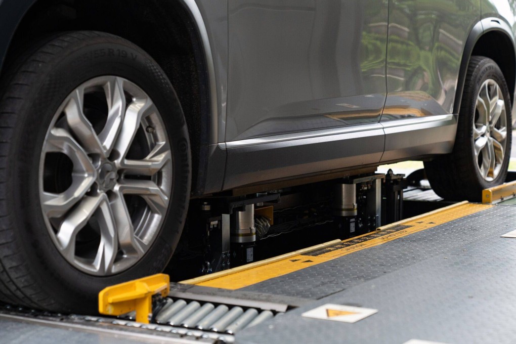 An EV swaps battery at a Nio battery swapping station in Haikou, Hainan Province, China. Photo: Bloomberg