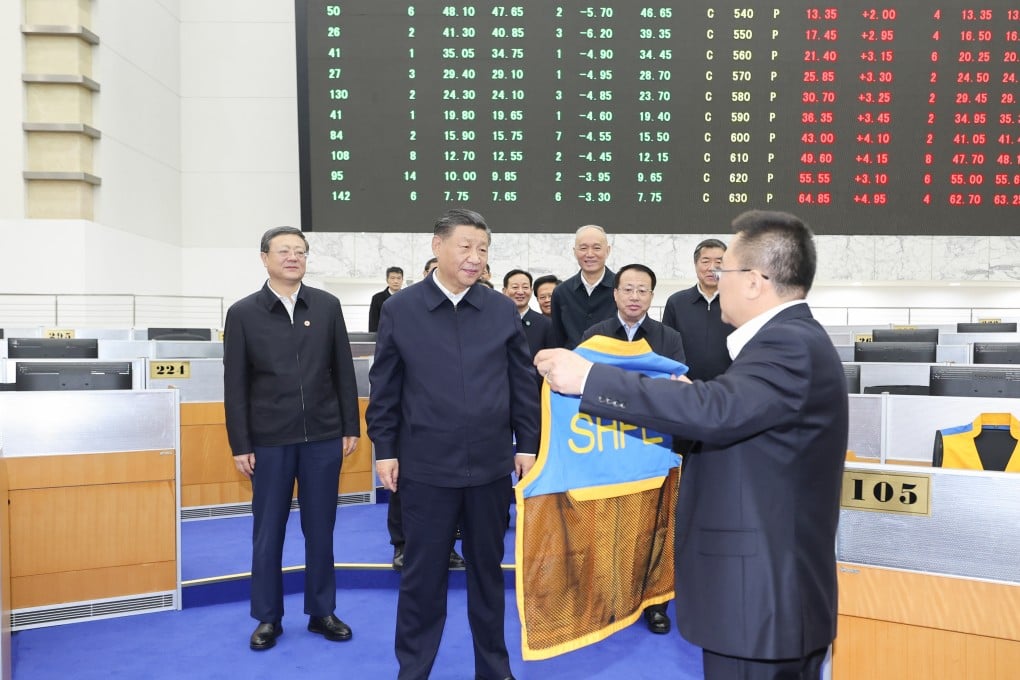 Chinese President Xi Jinping, also general secretary of the Communist Party of China (CPC) Central Committee and chairman of the Central Military Commission, inspects the Shanghai Futures Exchange in east China’s Shanghai, Nov. 28, 2023. Photo: Xinhua