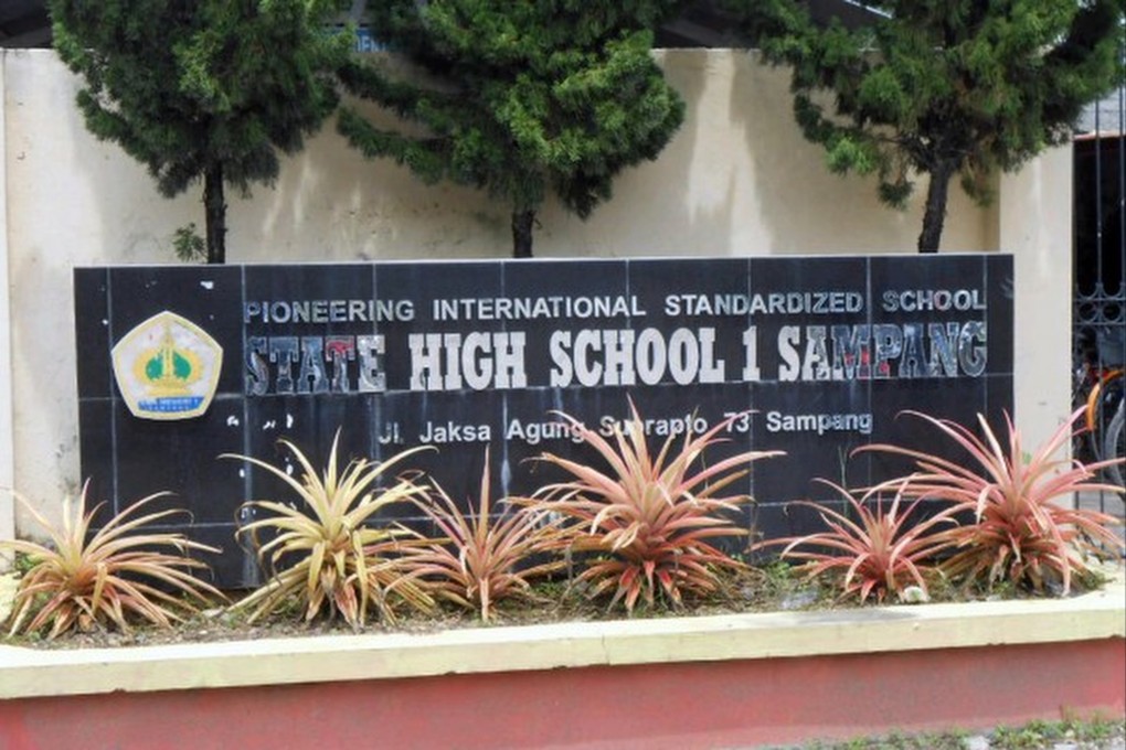 A student at SMA Negeri 1 high school at Sampang on Madura island has given birth while sitting a final-semester exam. Photo: Facebook/Ikatan Alumni Smansa Sampang