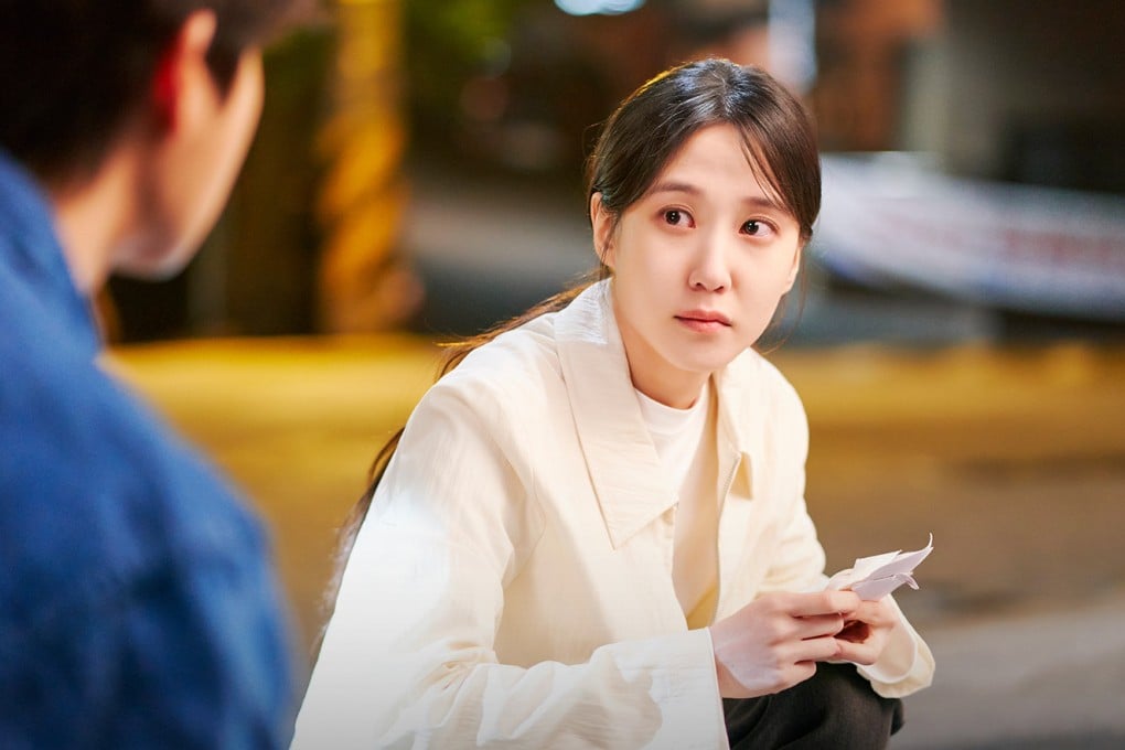Park Eun-bin as Mok-ha in a still from “Castaway Diva”. The K-drama comes to an end – but not before an element of thrill is introduced through the unresolved history of the family Mok-ha has been staying with.
