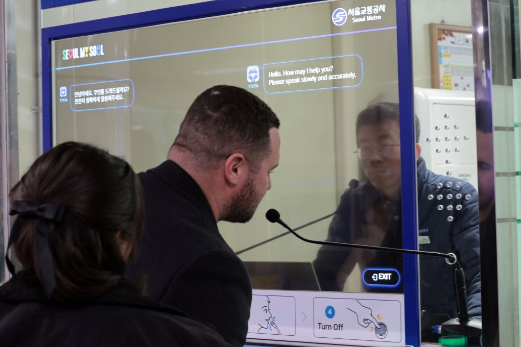 Seoul Metro is testing a real-time face-to-face AI translation service to improve communication between foreign tourists and station staff, supporting 13 languages. Photo: EPA-EFE