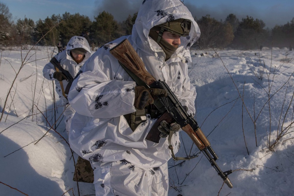 Ukrainian servicemen take part in military training. Photo: AFP