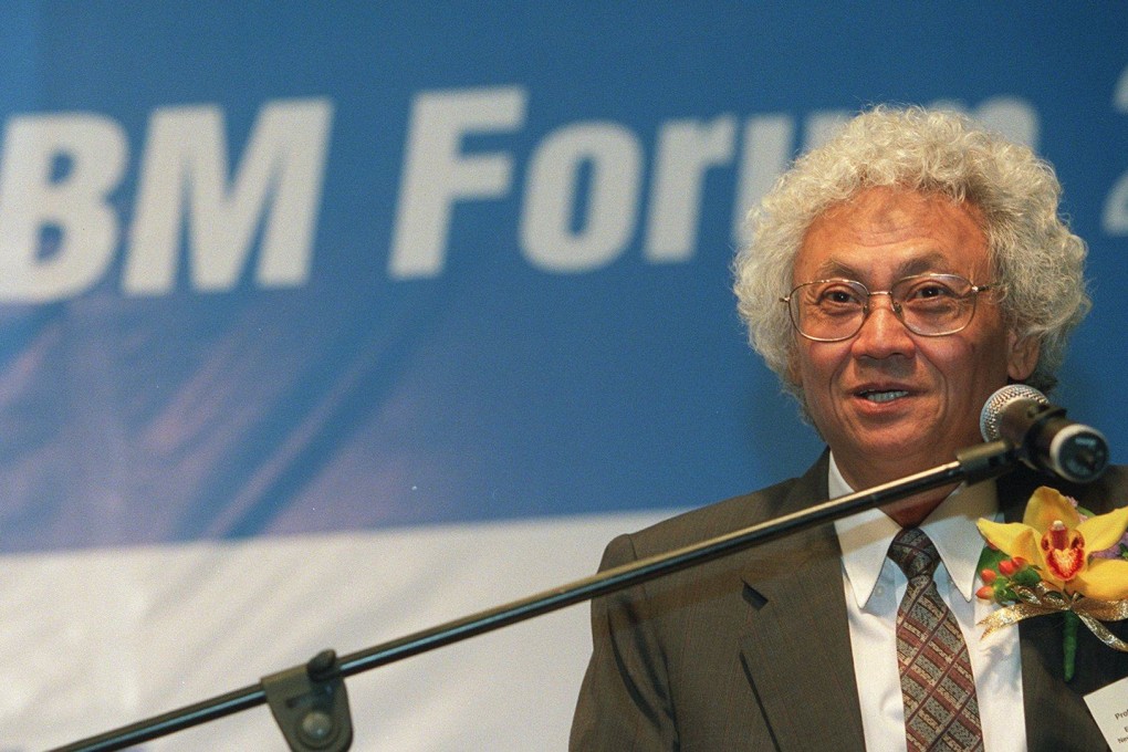 Economist Steven Ng-Sheong Leung in 2002. The prominent analyst has suggested China maintain a higher inflation rate to boost activity and reverse deflationary price trends. Photo: SCMP