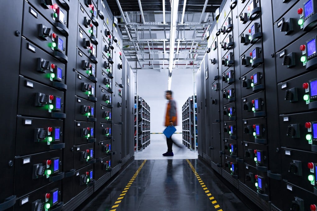 A worker maintains equipment at China Mobile’s data centre in a cloud computing base in Zhongwei City, northwestern Ningxia Hui autonomous region. Photo: Xinhua