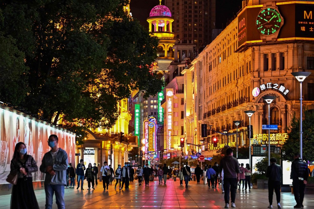 Shanghai at night. Former chief executive Leung Chun-ying has urged young Hongkongers to visit the mainland, learn more about the situation and explore opportunities there. Photo: AFP