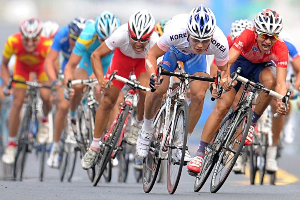 Wong Kam-po (right) believes Hong Kong’s cyclists have plenty of backing. Photo: Xinhua