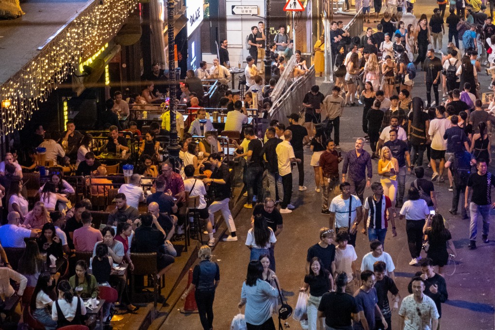 Police will implement crowd control measures in Tsim Sha Tsui on Christmas Eve to prepare for an influx of revellers. Photo: Connor Mycroft