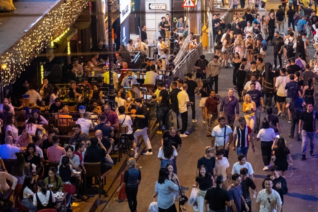 Police will implement crowd control measures in Tsim Sha Tsui on Christmas Eve to prepare for an influx of revellers. Photo: Connor Mycroft