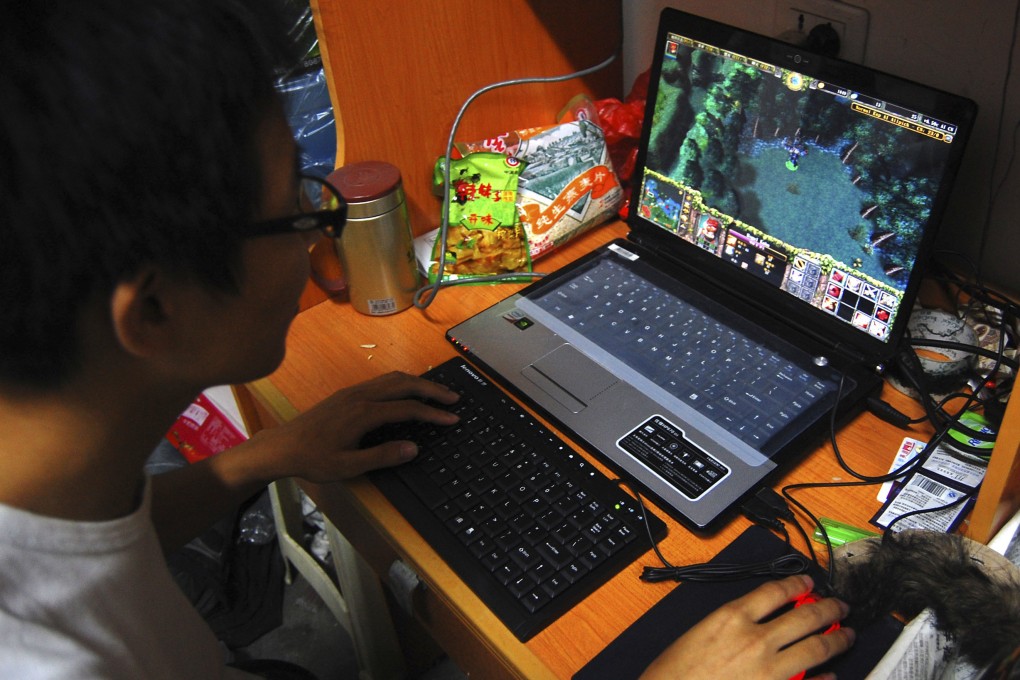 A college student plays the online game World of Warcraft in his dormitory room in southwest China’s Chongqing. Photo: AP