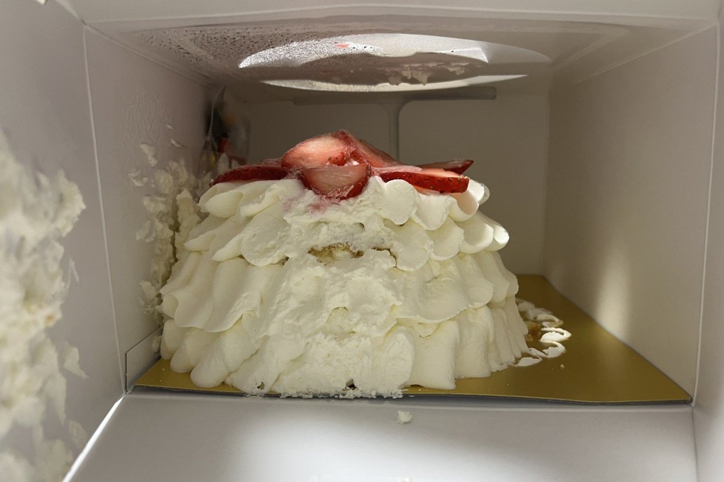 Takashimaya said 807 of the around 2,900 strawberry frill shortcakes it sold online were delivered to customers with damage. Photo: X/bakusinnouuka