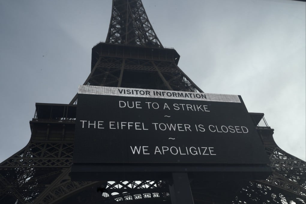 A board warns about the Eiffel Tower’s closure related to the strike. Photo: AP