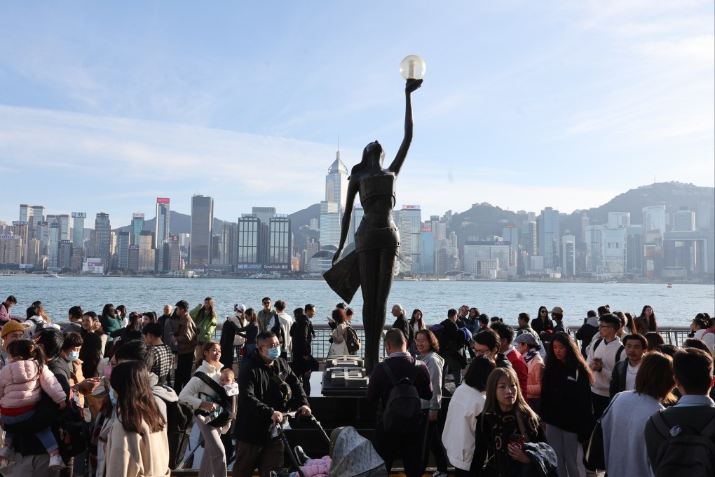 Tourists crowd the Avenue of Stars in Tsim Sha Tsui on December 25. Photo: Edmond So