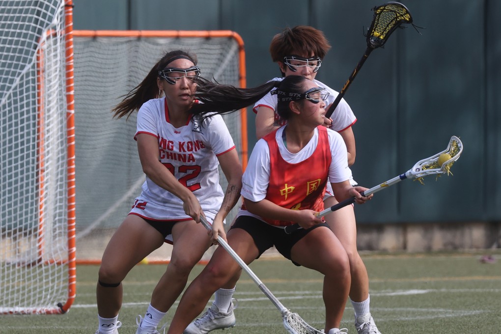 China’s Lin Ruilan (centre), battles for possession with Hong Kong I pair Tang Yi-ting (left) and Hon Cheuk-yee at the World Lacrosse Super Sixes . Photo: Edmond So