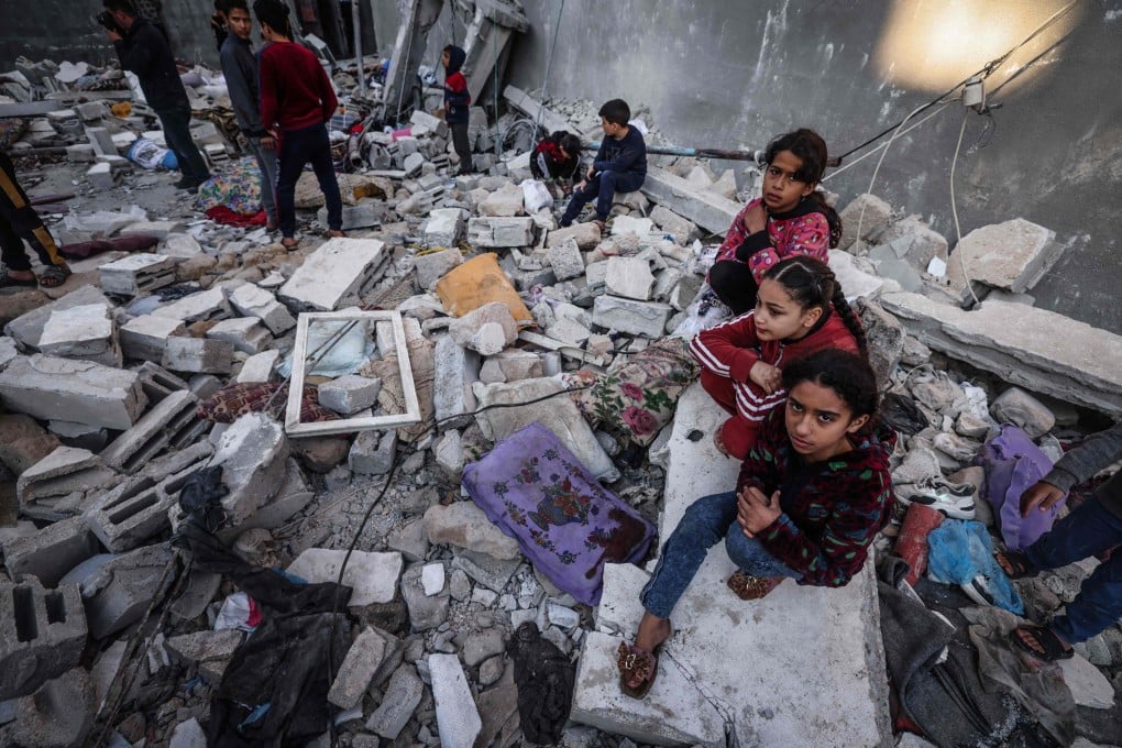 People inspect the damage following Israeli bombardment in Rafah on the southern Gaza Strip on December 29, 2023, amid the ongoing battles between Israel and Hamas. Photo: AFP