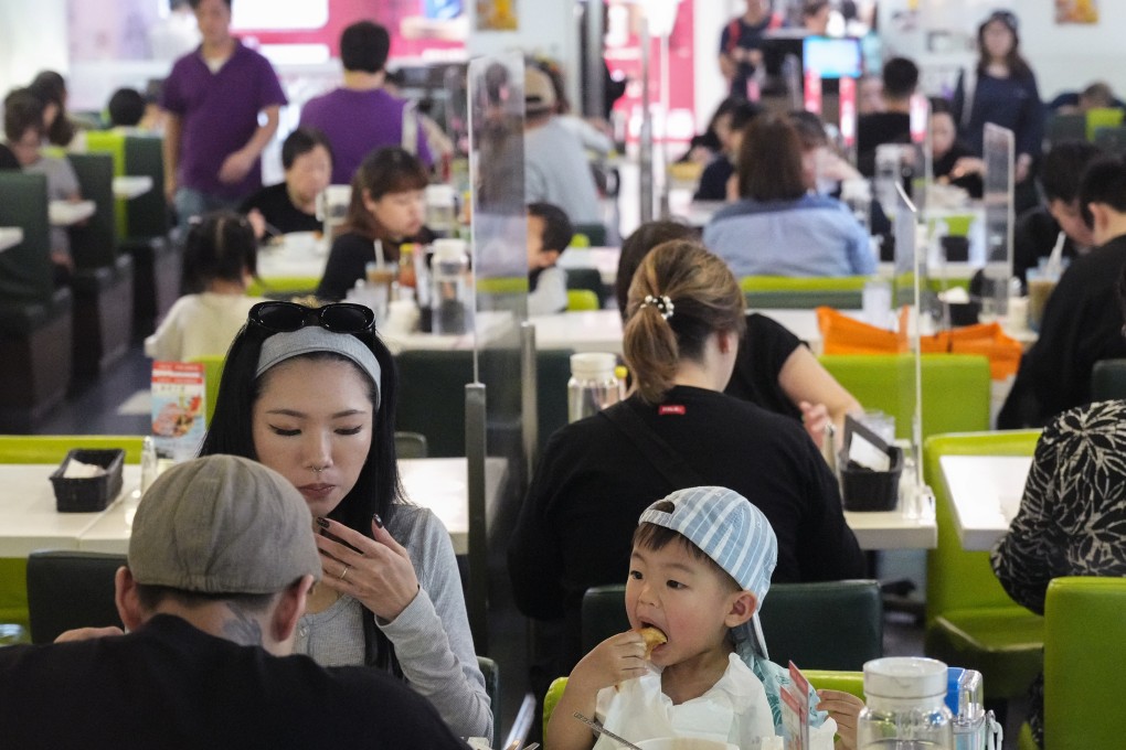 A youngster enjoys some food on the last day of the year but Hong Kong restaurants are not happy about business. Photo: Eugene Lee