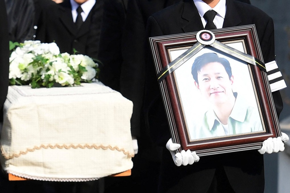 Mourners after South Korean actor Lee Sun-kyun’s funeral in Seoul. Photo: Reuters