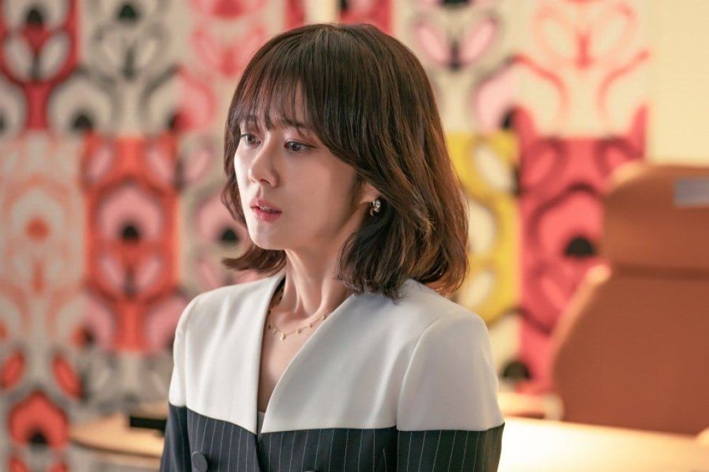 Jang Na-ra as Seo Jae-won in a still from “My Happy Ending”. She plays a successful businesswoman who begins to suspect the men around her of stalking her.