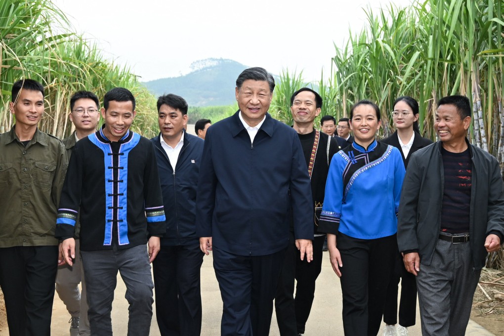Chinese President Xi Jinping (centre) inspects a sugarcane plantation in south China’s Guangxi Zhuang autonomous region on December 14. Photo: Xinhua