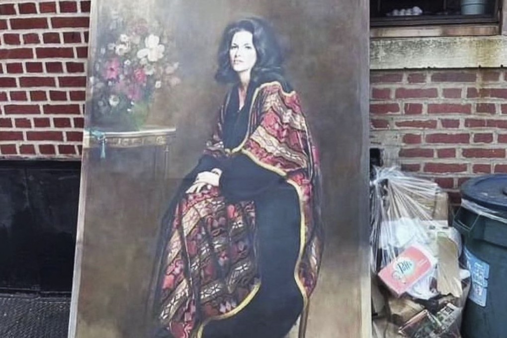 A painting of a wealthy Manhattan woman by the late artist Leonardo da Bianco, father of celebrity pizza chef Chris Bianco, leans against rubbish on a street in New York in April 2023. Photo: Instagram / @stoopinginqueens