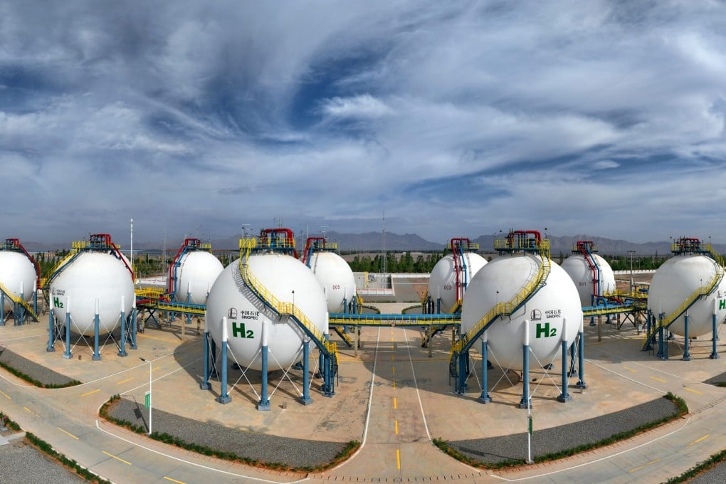 Hydrogen storage tanks stand at Sinopec’s Kuqa project, in the Xinjiang Uygur Autonomous Region of China, on August 30, 2023. Photo: Getty Images