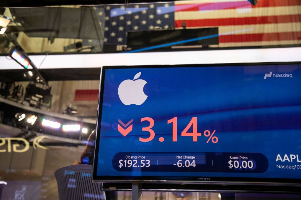 Apple signage on the floor of the New York Stock Exchange on January 2, 2023. Photo: Bloomberg