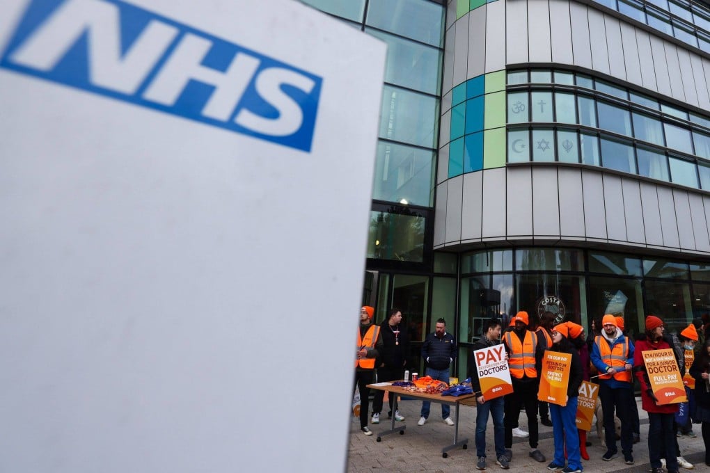 Junior doctors in England begin a 6-day walkout as their months-long pay dispute drags on, adding pressure on the National Health Service and dealing another blow to Rishi Sunak’s pledge to cut waiting lists. Photo: Bloomberg/File