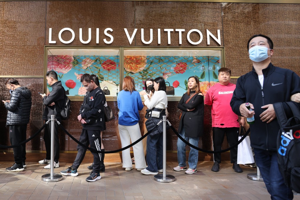 Shoppers line up in Tsim Sha Tsui. Retail sales of alcoholic drinks and tobacco rose by 152.5 per cent compared with November 2022, but online sales declined by 16.1 per cent. Photo: Jelly Tse