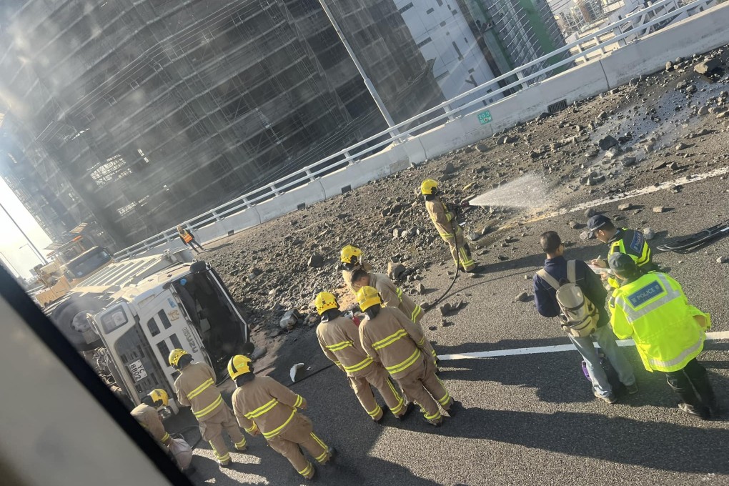 The Transport Department has said some sections of the highway have been closed off to traffic because of the accident. Photo: Facebook/Transport in Tsuen Wan and Kwai Tsing