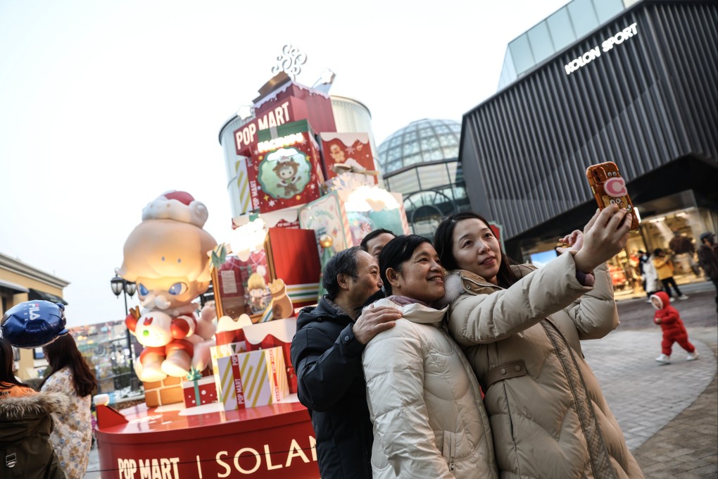 China’s official non-manufacturing purchasing managers’ index (PMI) rose in December, but the subindex for business activity in the services sector remained in contraction. Photo: EPA-EFE