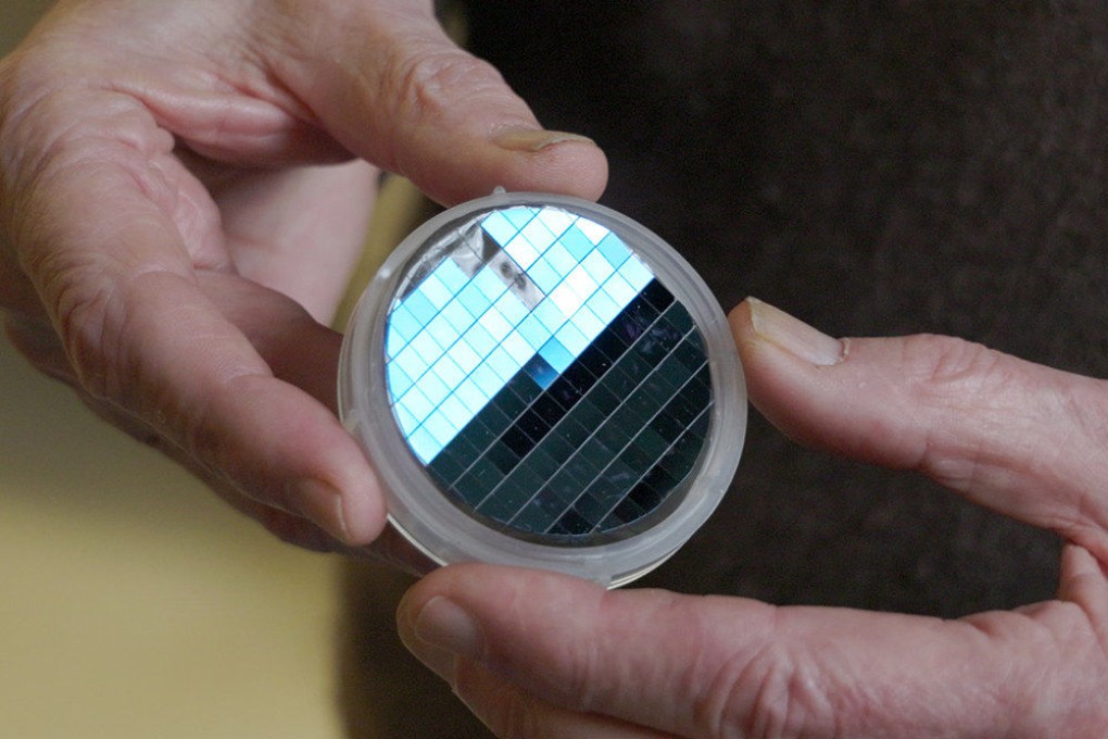 Method devised by US and China-based teams creates a special layer on graphene that allows electrons to move very quickly, much faster than in silicon and similar materials, according to findings published in Nature. Photo: Handout