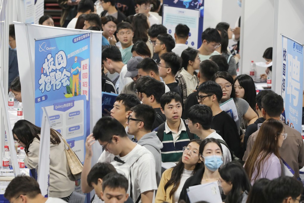 College graduates are seen at a job fair at Shanghai University of Engineering Science, October 16, 2023. Photo: Xinhua
