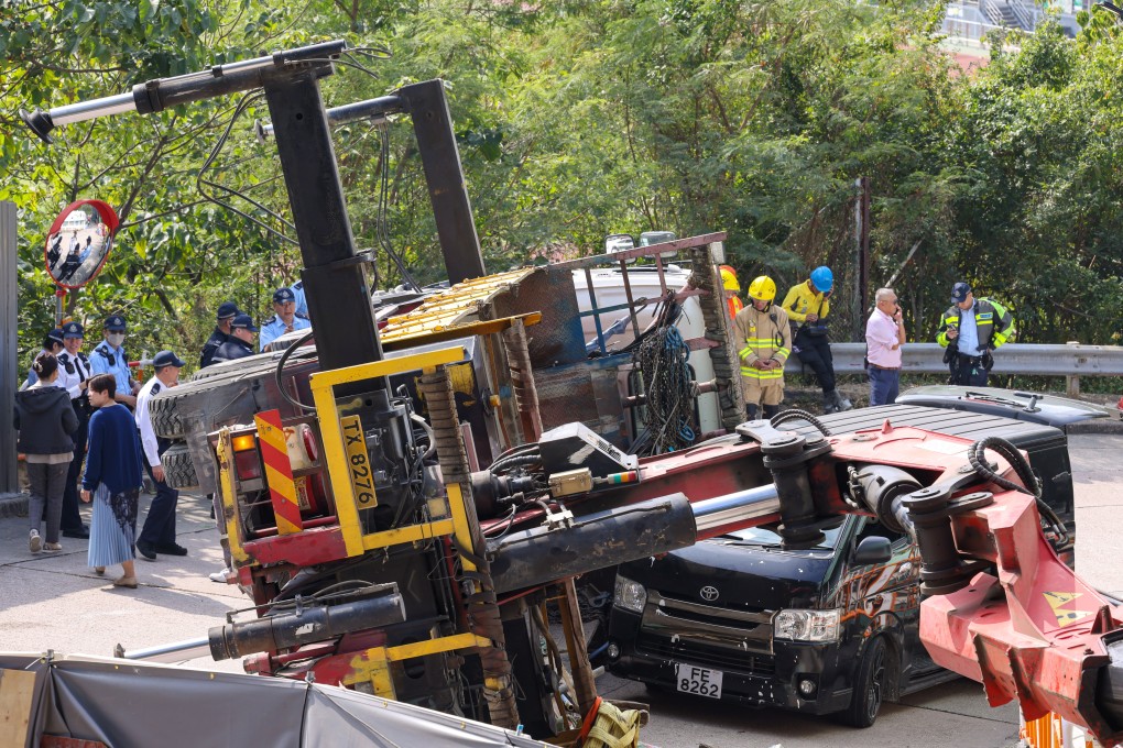 A crane truck toppled over and hit two vehicles. Photo: Jelly Tse