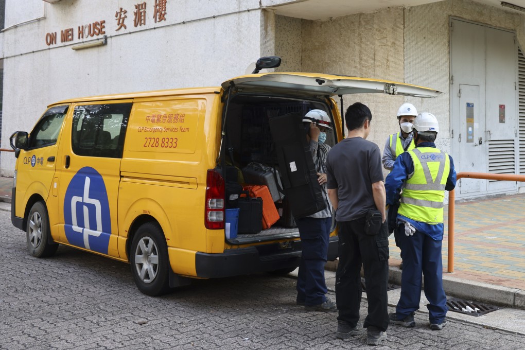 CLP workers were sent to the estate in Tsing Yi on Sunday. Photo: Dickson Lee